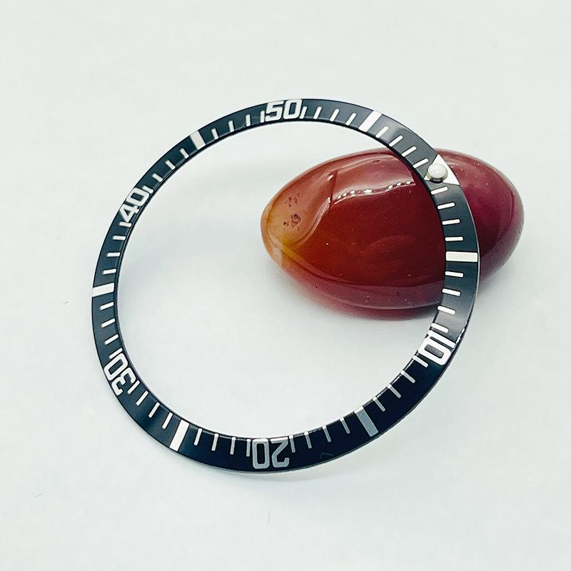 36.5mm Curved Aluminum Watch b – Reel Case recenzja i cena